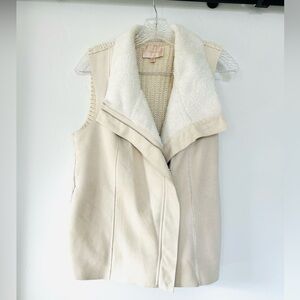 Skies are Blue ivory xs faux suede zippered vest